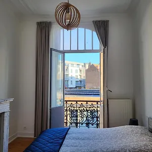 Guest house Brussels Bed & Blockchain Private With Shared Bathroom, Etterbeek